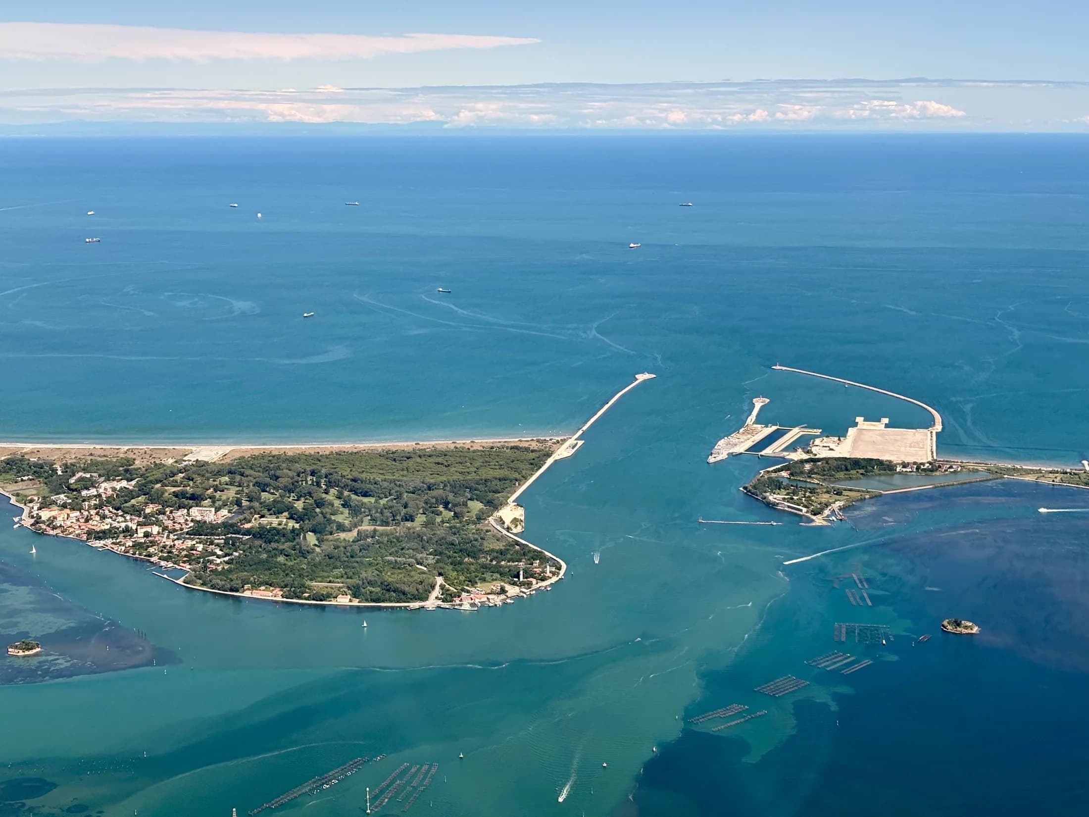 Veduta aerea della bocca di porto di Chioggia, uno dei quattro siti del MOSE