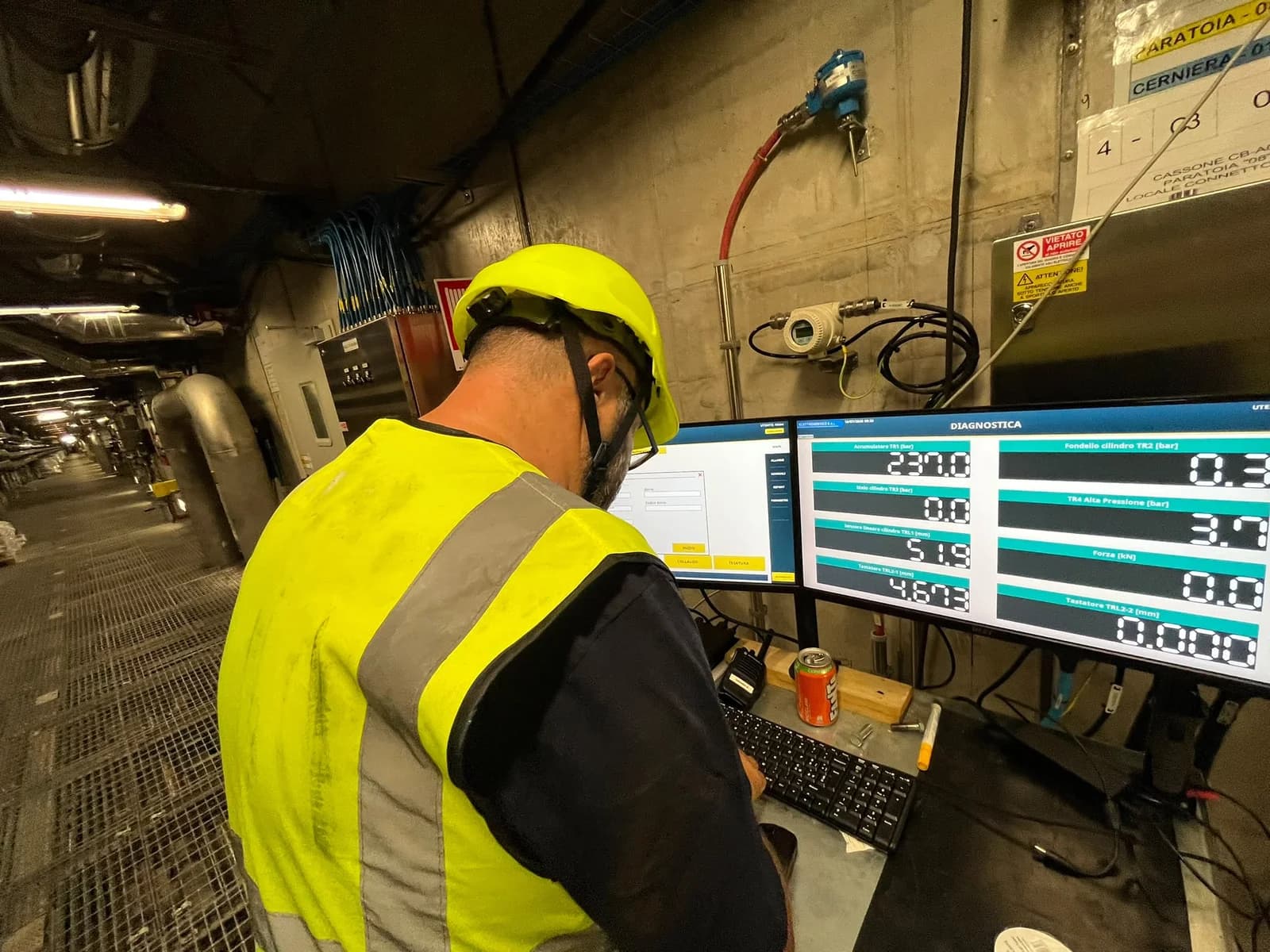 I monitor della postazione di controllo