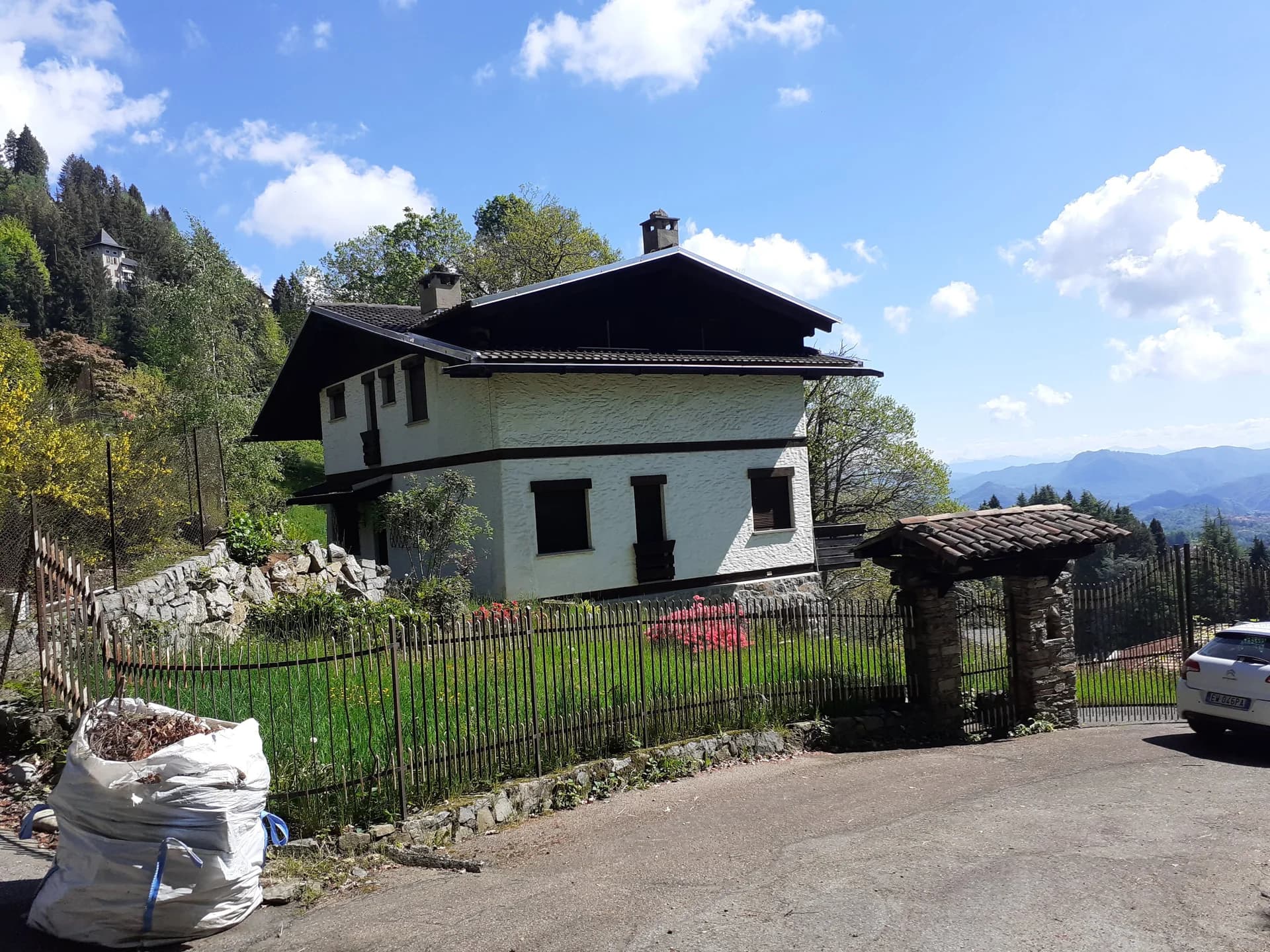 L’accesso all’edificio prima dei lavori